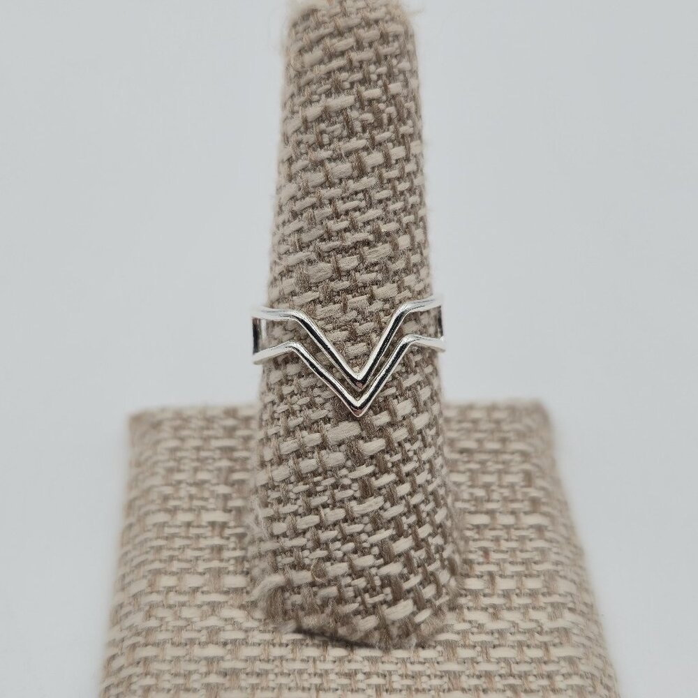 Size 8 Sterling Silver Unique Layered V Shape Band Ring A4313